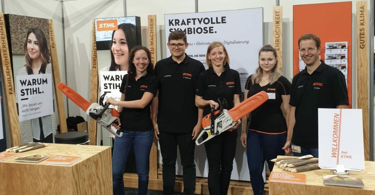 STIHL Mitarbeitende auf einer Berufsmesse